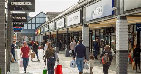 cheshire oaks outlet village.